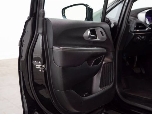 Used 2026 Chrysler Pacifica Limited w/ S Appearance Package FWD image 6