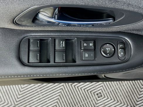 Used 2021 Honda HR-V LX image 17