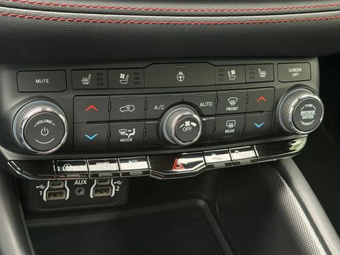 Used 2024 Dodge Durango GT AWD/4WD image 19