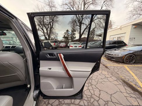 Used 2011 Toyota Highlander Limited w/ Tow Pkg image 28