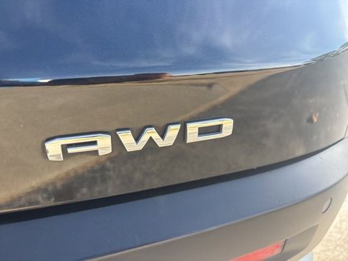 Used 2023 GMC Acadia SLT image 12