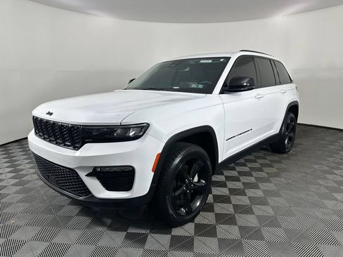 Certified 2023 Jeep Grand Cherokee Limited w/ Black Appearance Package AWD/4WD image 26