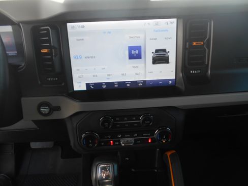 Used 2022 Ford Bronco Badlands image 3