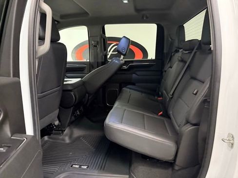 Used 2024 GMC Sierra 3500 SLT image 16