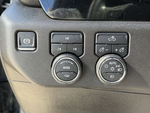 Used 2025 Chevrolet Silverado 2500 LT w/ Convenience Package image 24