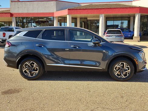 Used 2024 Kia Sportage LX image 5
