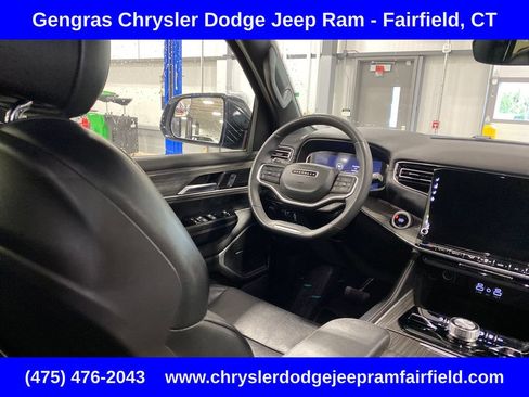 Certified 2024 Jeep Wagoneer Series III AWD/4WD image 41