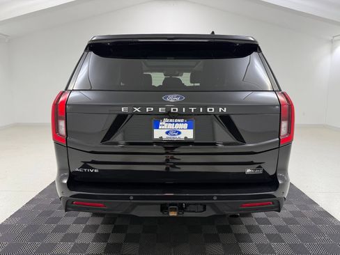 Used 2025 Ford Expedition Active AWD/4WD image 6