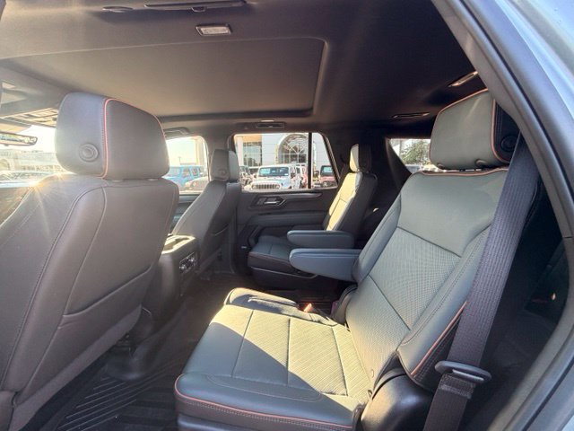 Used 2025 GMC Yukon AT4 w/ AT4 Premium Package AWD/4WD image 10