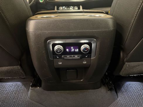 Used 2023 GMC Yukon Denali AWD/4WD image 25