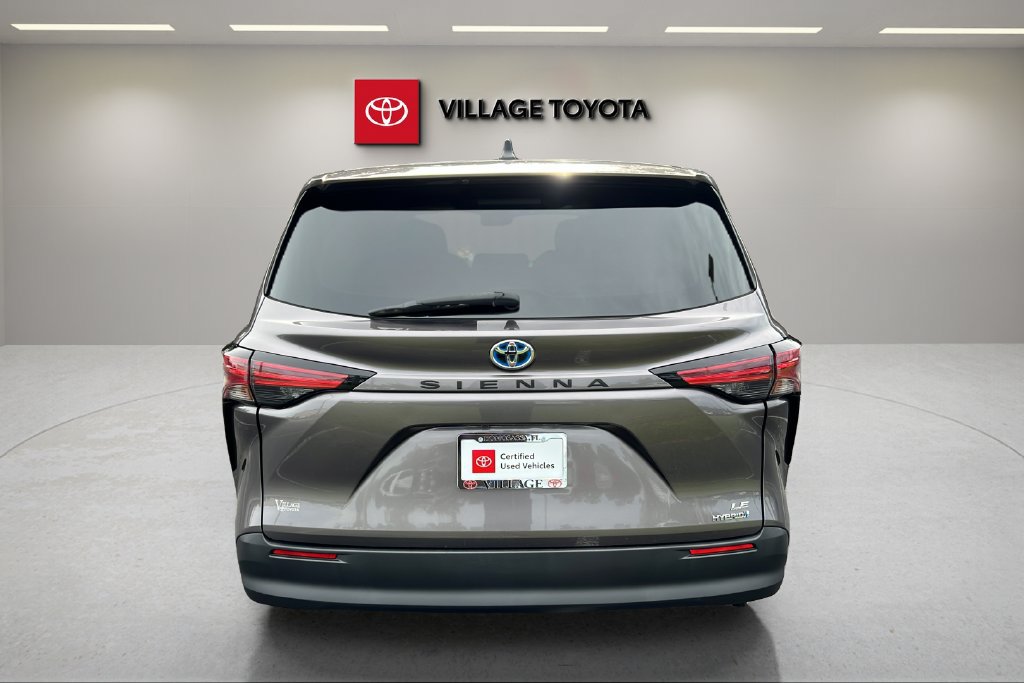 Certified 2021 Toyota Sienna LE FWD image 4
