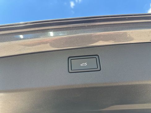 New 2026 Volkswagen Tiguan SE R-Line FWD image 15