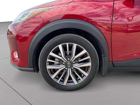 Used 2022 Nissan Kicks SV image 9