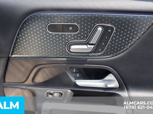 Used 2024 Mercedes-Benz GLB 250 image 33