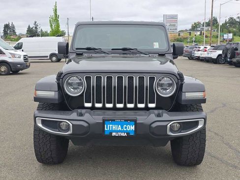 Used 2018 Jeep Wrangler Unlimited Sahara AWD/4WD image 8