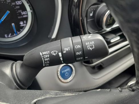 Used 2021 Toyota Highlander XLE AWD/4WD image 17