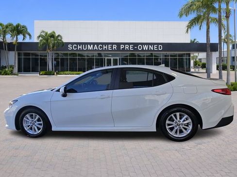 Used 2025 Toyota Camry LE image 4
