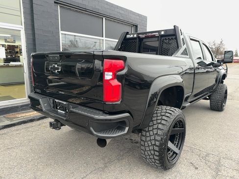 Used 2022 Chevrolet Silverado 2500 LTZ w/ LTZ Plus Package image 11