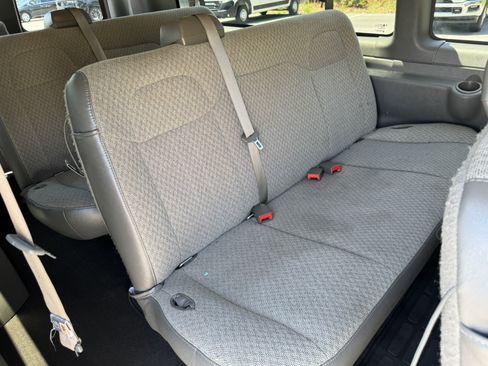 Used 2025 GMC Savana 3500 LT w/ LT Preferred Equipment Group RWD image 17