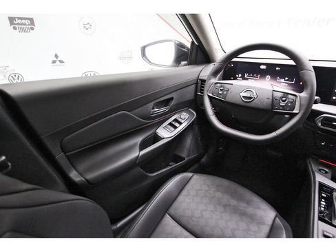 New 2026 Nissan Sentra SR w/ SR Premium Package FWD image 6