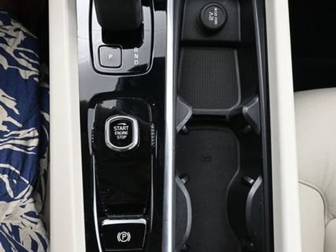 Used 2023 Volvo XC60 B5 Plus AWD/4WD image 11