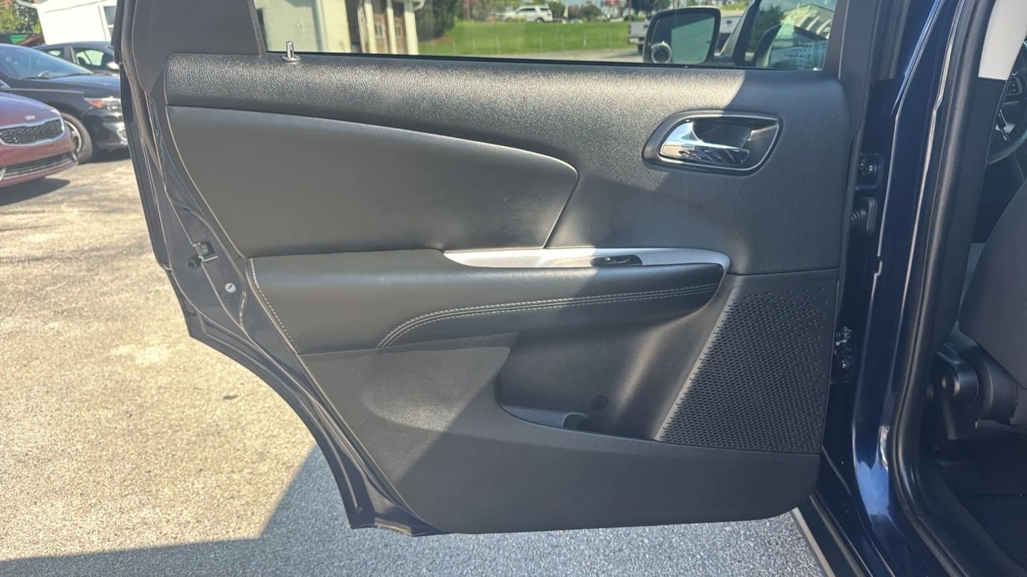 Used 2017 Dodge Journey SE FWD image 18