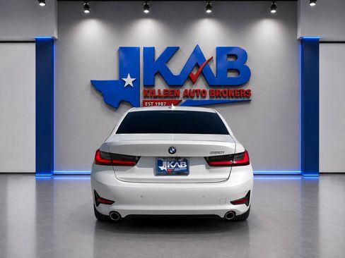 Used 2019 BMW 330i Sedan w/ Premium Package RWD image 4