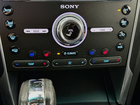 Used 2016 Ford Explorer Limited w/ Equipment Group 301A AWD/4WD image 23
