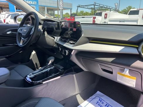 New 2026 Chevrolet Trax LT w/ Driver Confidence Package FWD image 28