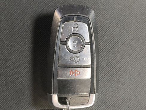 Used 2019 Ford Fusion SE image 32