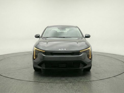 Used 2025 Kia K4 LXS image 2