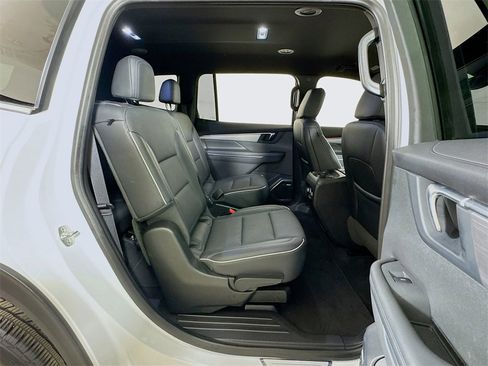 Used 2025 Buick Enclave Preferred image 27