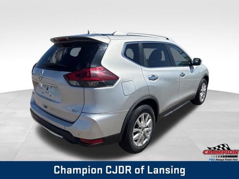 Used 2019 Nissan Rogue SV FWD image 8