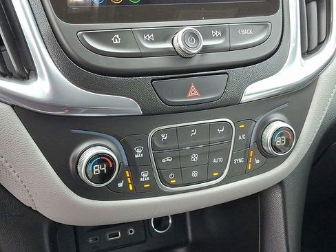 Used 2019 Chevrolet Equinox Premier image 12