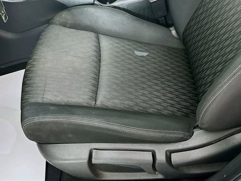 Used 2018 Nissan Rogue S image 19