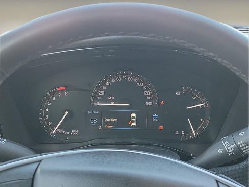 Used 2018 Cadillac XT5 Luxury image 16