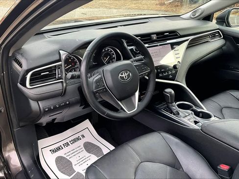 Used 2018 Toyota Camry XLE image 17