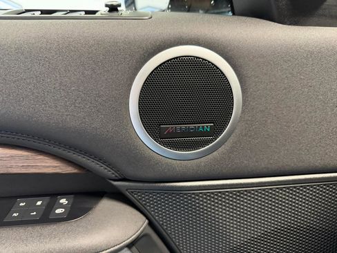 Used 2020 Land Rover Discovery HSE image 13