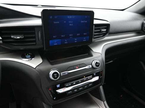 Used 2020 Ford Explorer XLT w/ Comfort Package image 30