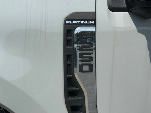 Used 2025 Ford F250 Platinum w/ Platinum Plus Package AWD/4WD image 8