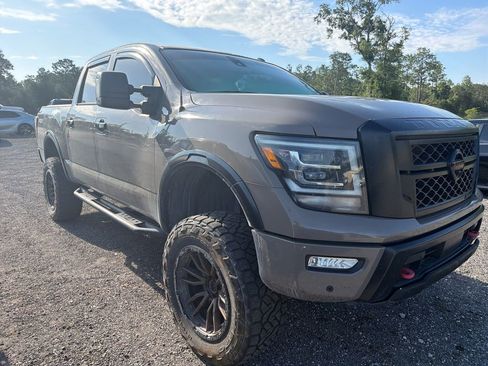 Used 2020 Nissan Titan PRO-4X w/ Pro-4x Convenience Package AWD/4WD image 8