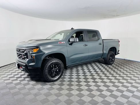 Used 2025 Chevrolet Silverado 1500 Custom Trail Boss w/ LPO, Dark Essentials Package AWD/4WD image 4