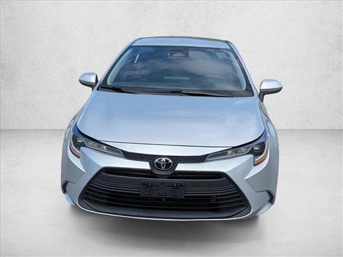 Used 2024 Toyota Corolla LE image 2
