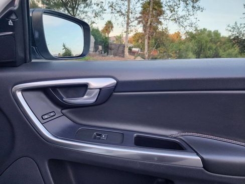 Used 2017 Volvo XC60 T6 Dynamic w/ Climate Package image 40