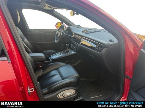 Used 2020 Porsche Macan AWD/4WD image 17