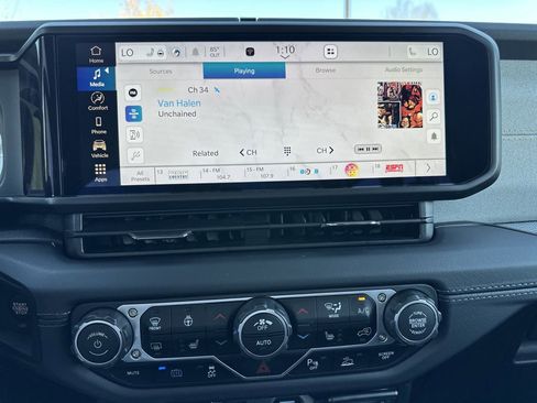 Used 2025 Jeep Wrangler Unlimited Sahara w/ Safety Group image 11