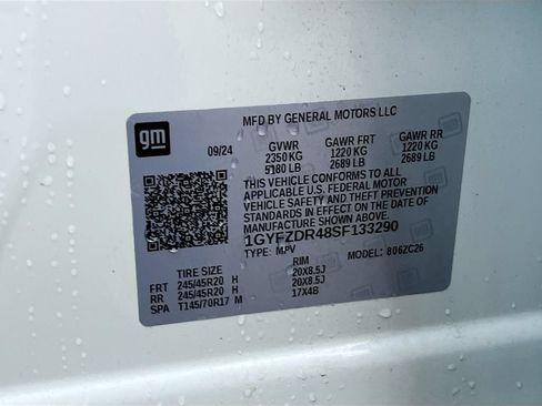 Used 2025 Cadillac XT4 Premium Luxury w/ Technology Package AWD/4WD image 33
