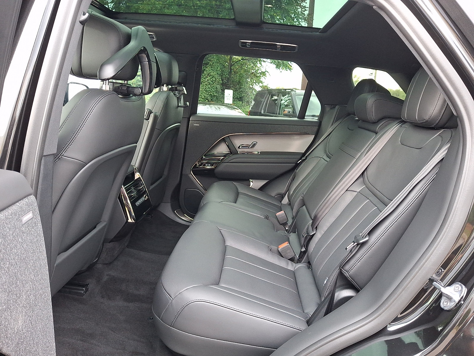 New 2027 Land Rover Range Rover Sport SE AWD/4WD image 5
