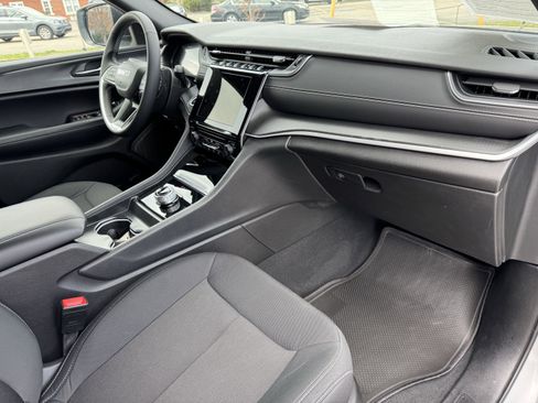 Used 2024 Jeep Grand Cherokee Laredo w/ MOPAR Finishing Package image 36