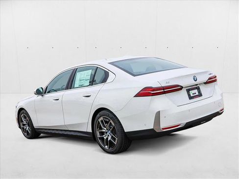 Used 2025 BMW i5 xDrive40 w/ Premium Package image 7